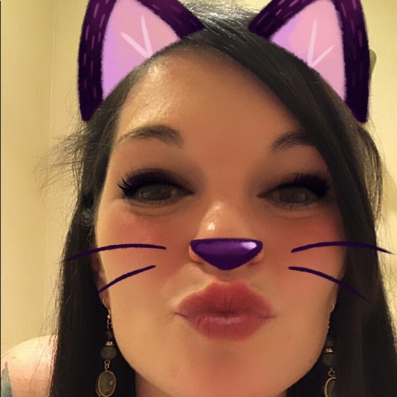 Meet your Posher, Courtney - Picture 1 of 1